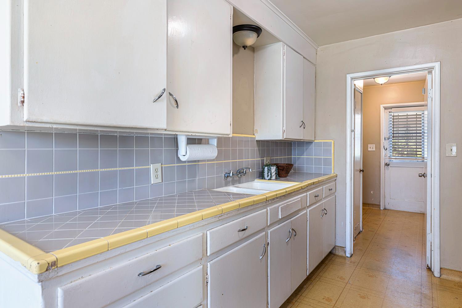 2414 N 1st St, Fresno, CA 93703