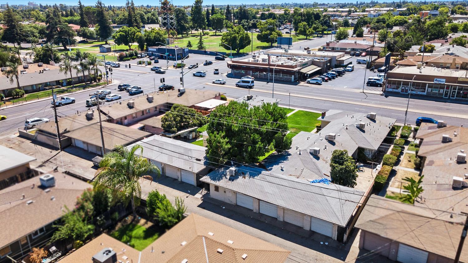 2414 N 1st St, Fresno, CA 93703