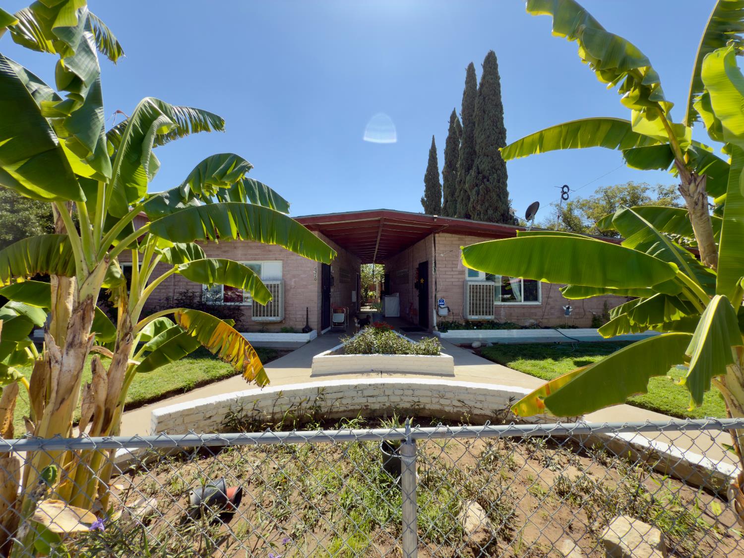 4318 E Fairfax Ave, Fresno, CA 93703