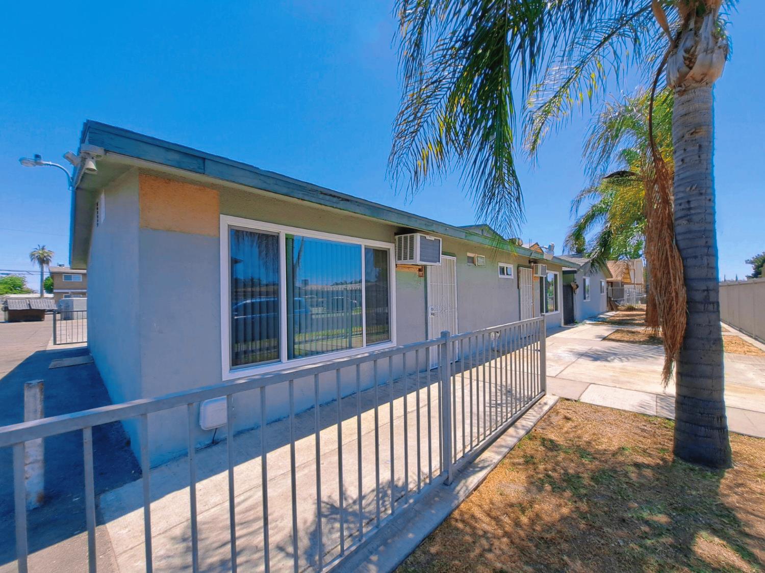 441 S Dearing Ave, Fresno, CA 93702