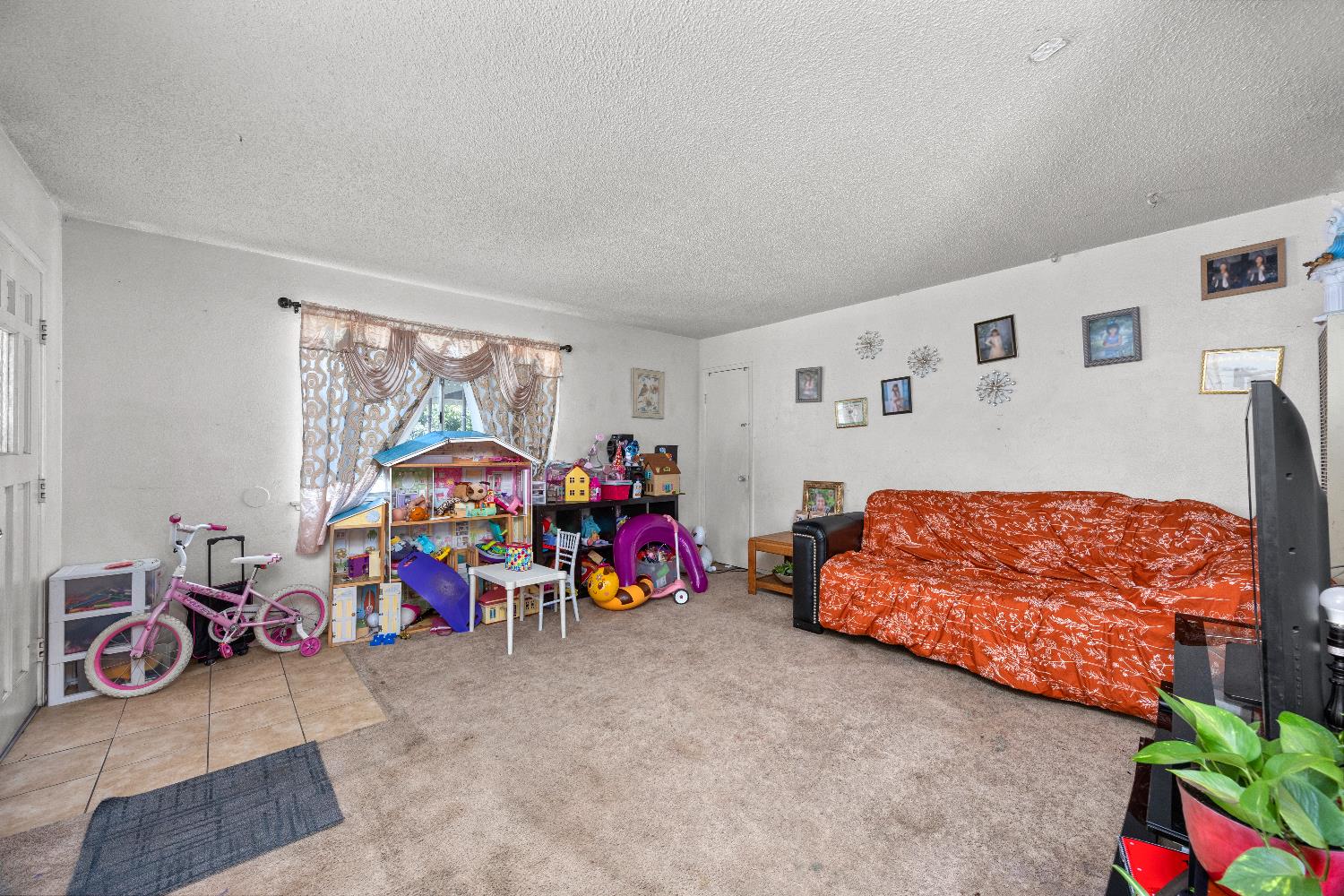 3626 E Lowe Ave, Fresno, CA 93702