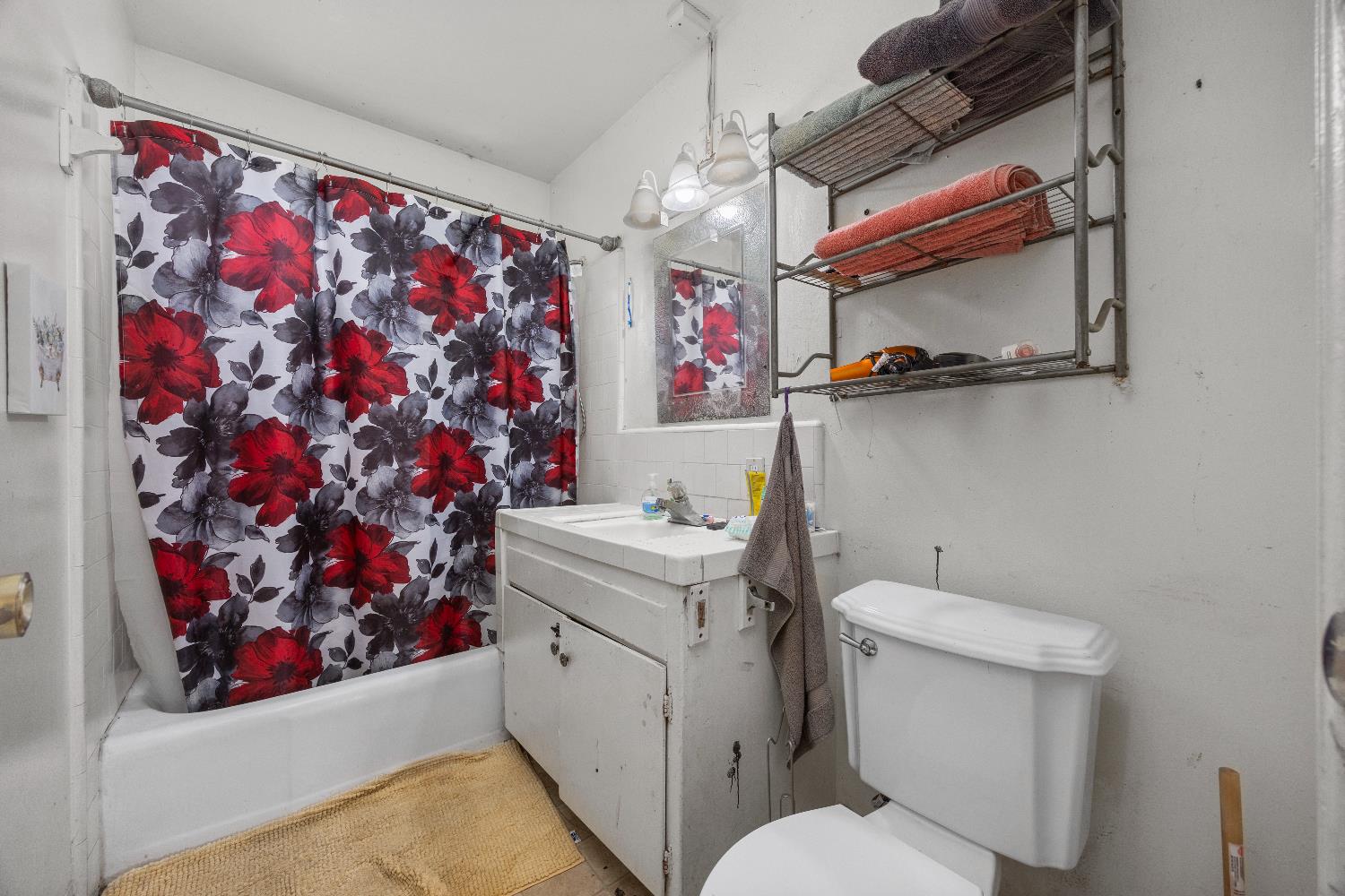 3626 E Lowe Ave, Fresno, CA 93702