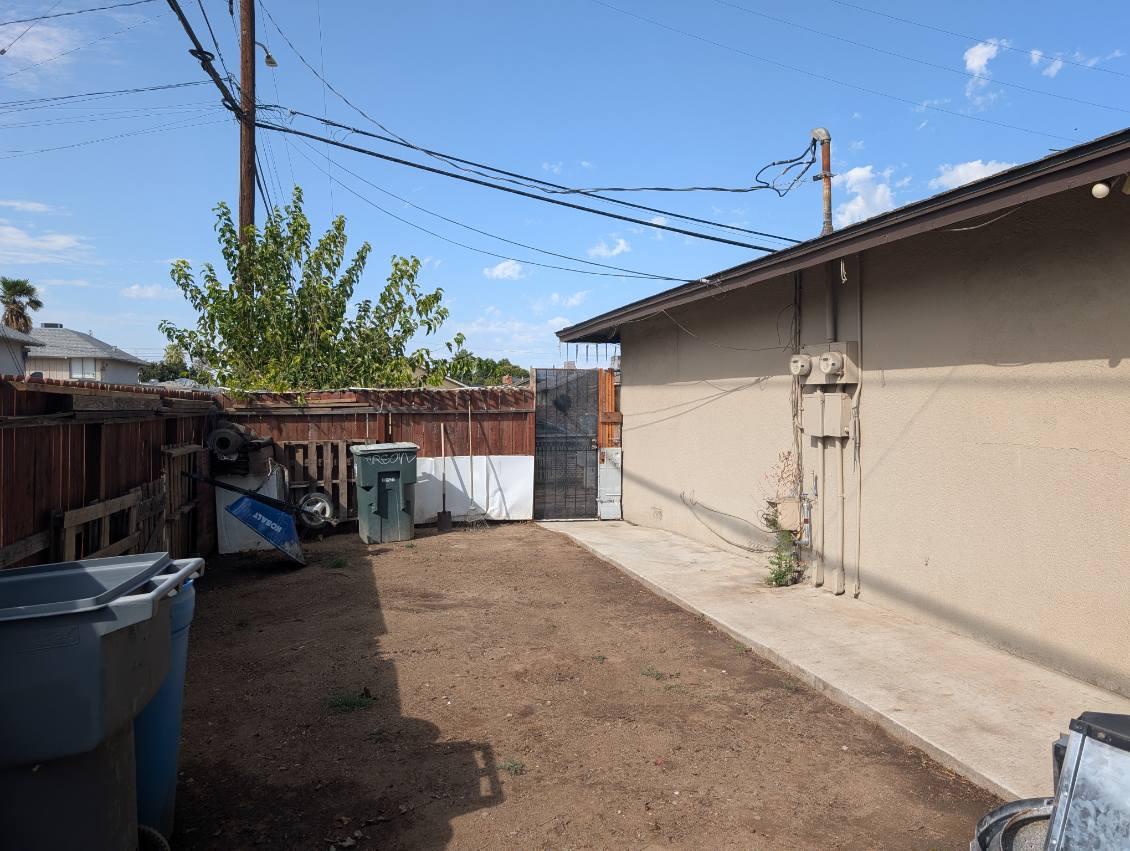3140 E Weldon Ave, Fresno, CA 93703
