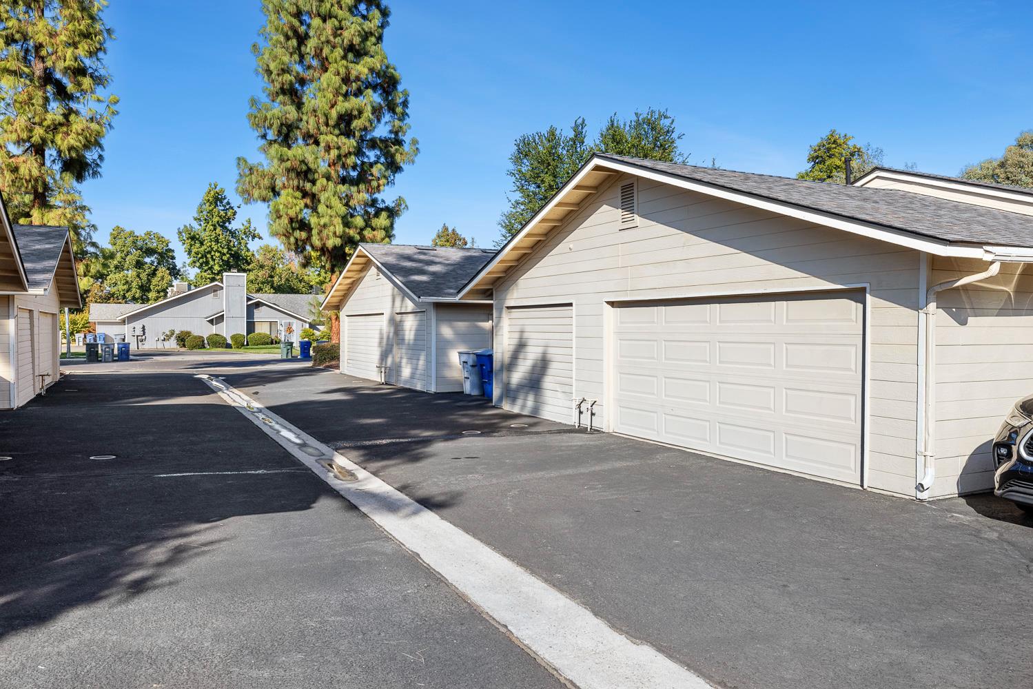 570 W Escalon Ave, Clovis, CA 93612