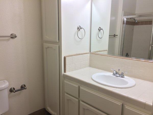 570 W Escalon Ave, Clovis, CA 93612