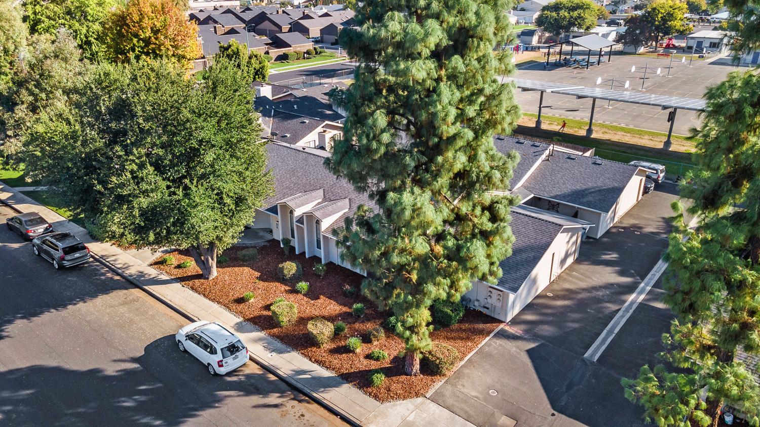 570 W Escalon Ave, Clovis, CA 93612