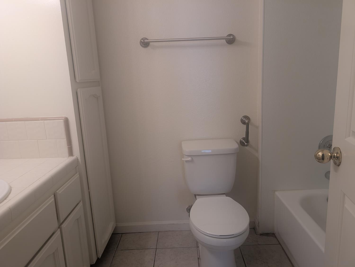 570 W Escalon Ave, Clovis, CA 93612