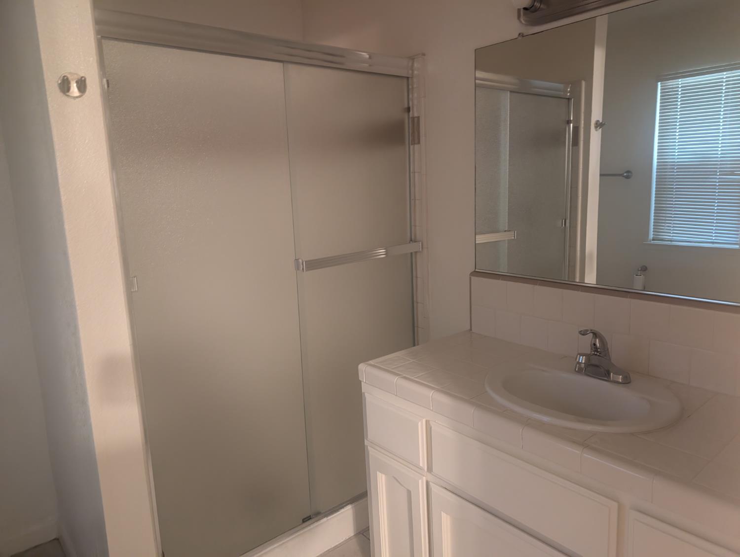 570 W Escalon Ave, Clovis, CA 93612