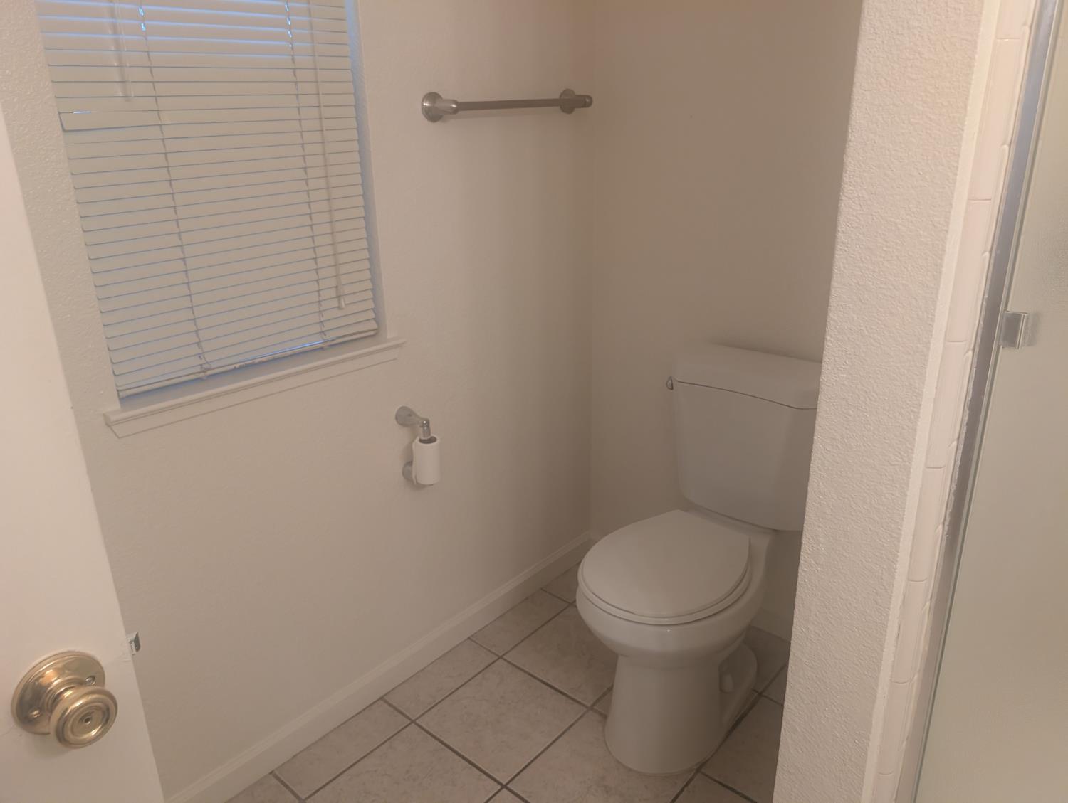 570 W Escalon Ave, Clovis, CA 93612