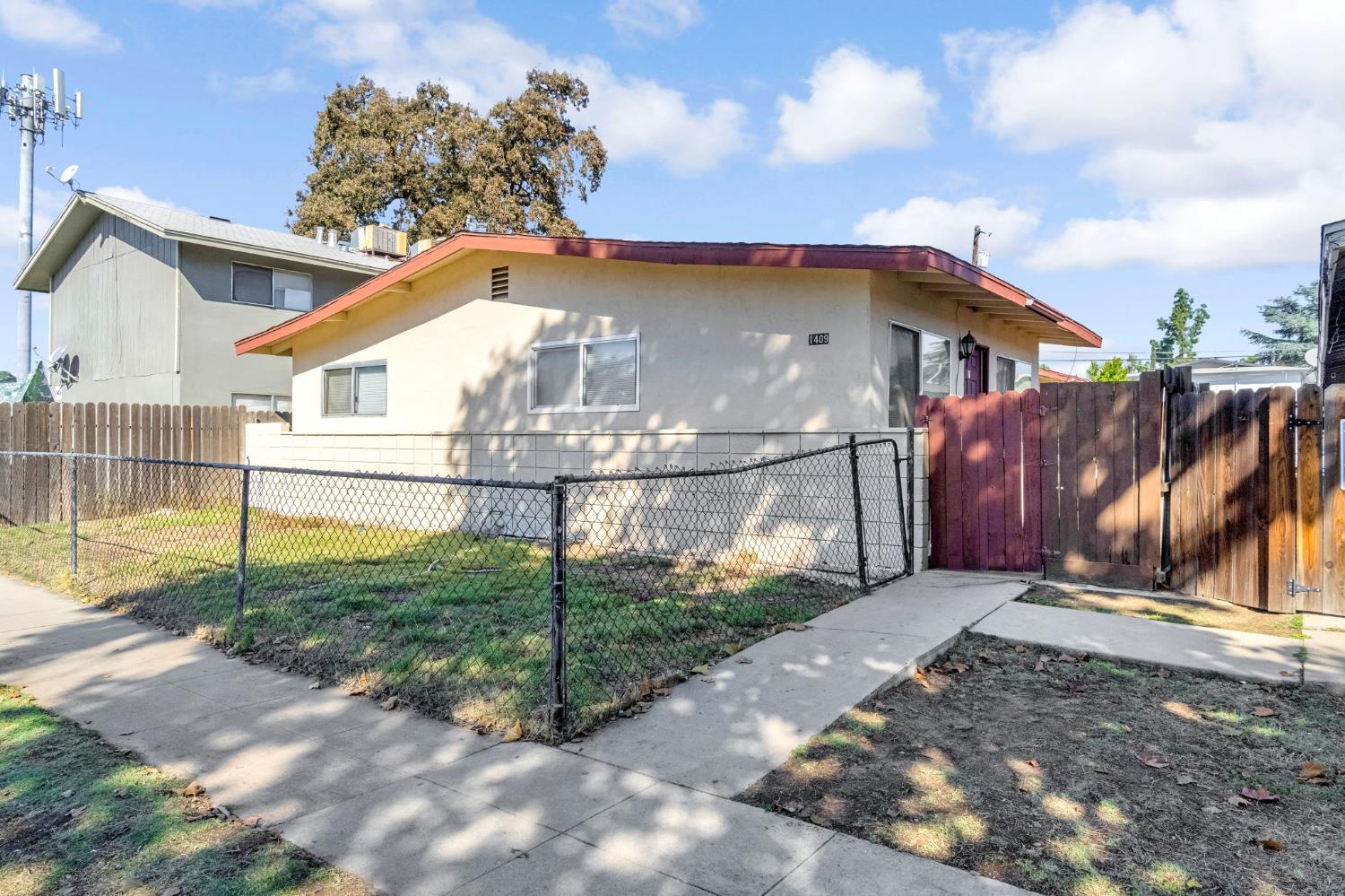 1409 E Cambridge Ave, Fresno, CA 93704