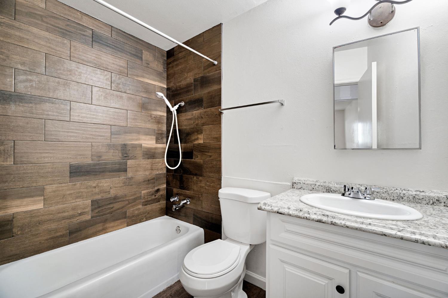 1409 E Cambridge Ave, Fresno, CA 93704