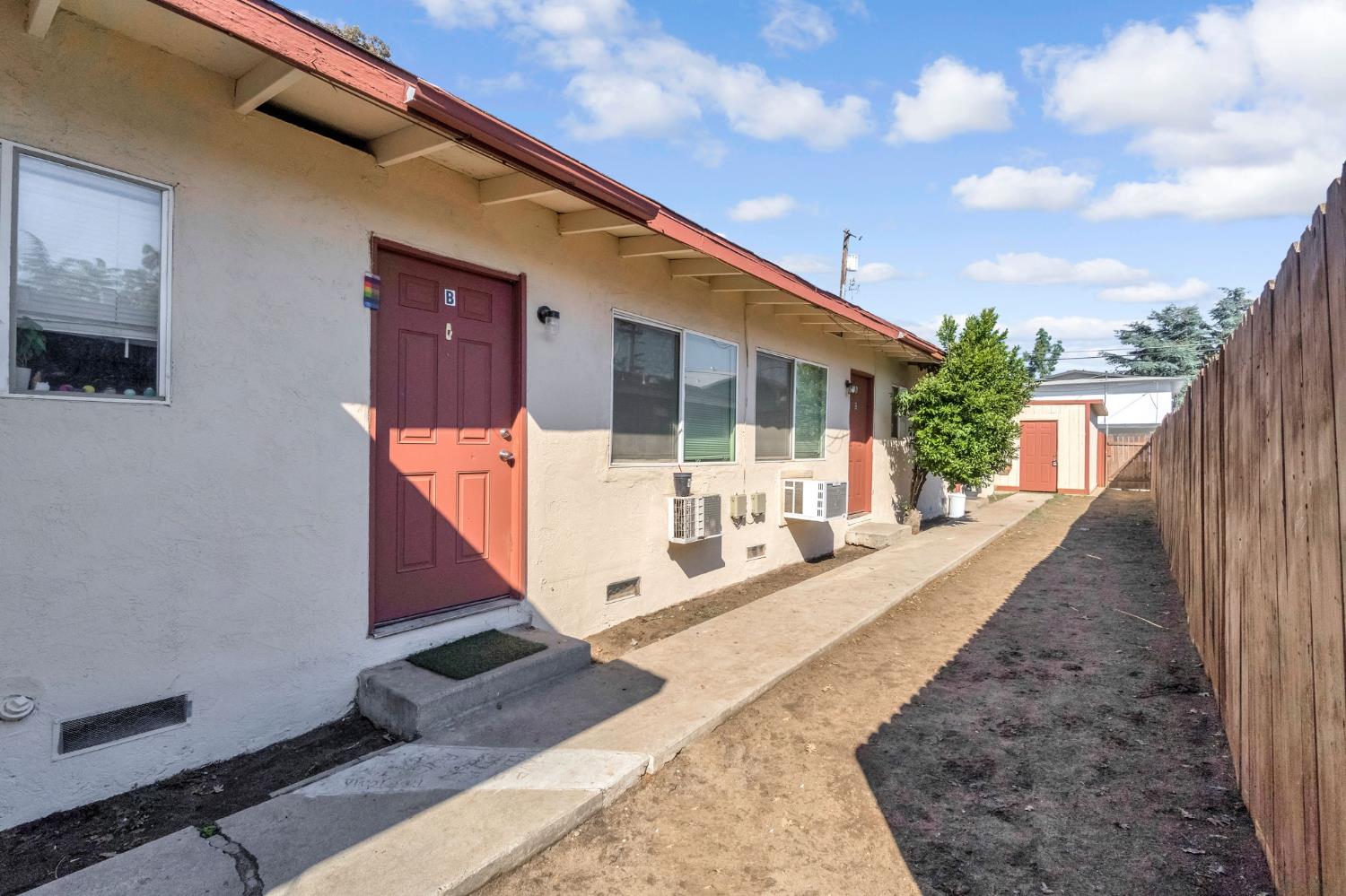 1409 E Cambridge Ave, Fresno, CA 93704