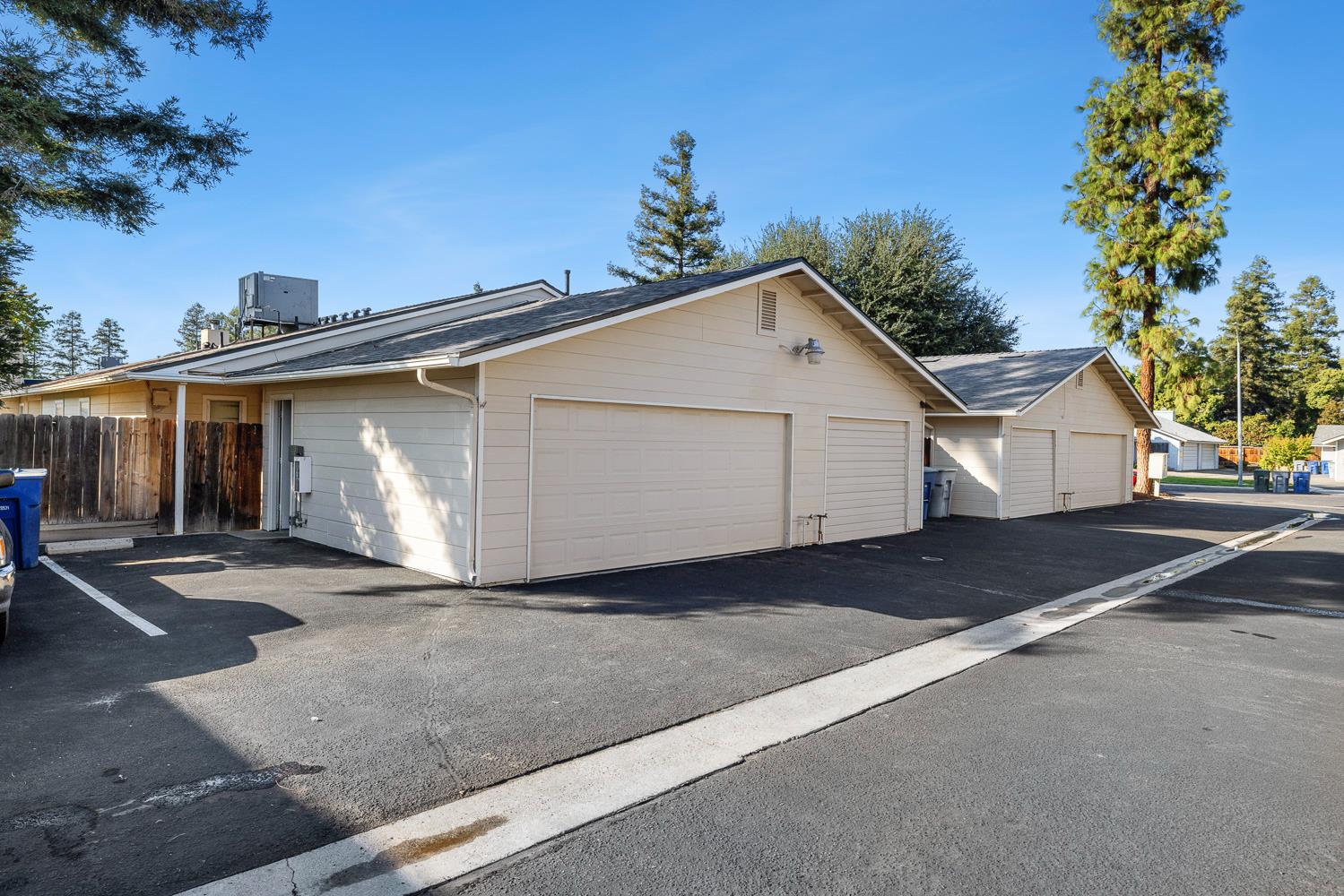 590 W Escalon Ave, Clovis, CA 93612