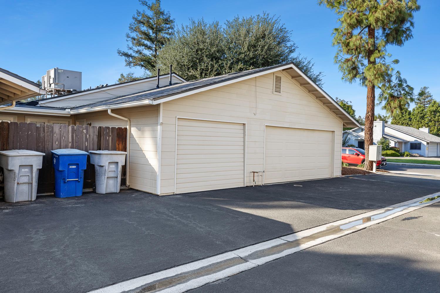 590 W Escalon Ave, Clovis, CA 93612