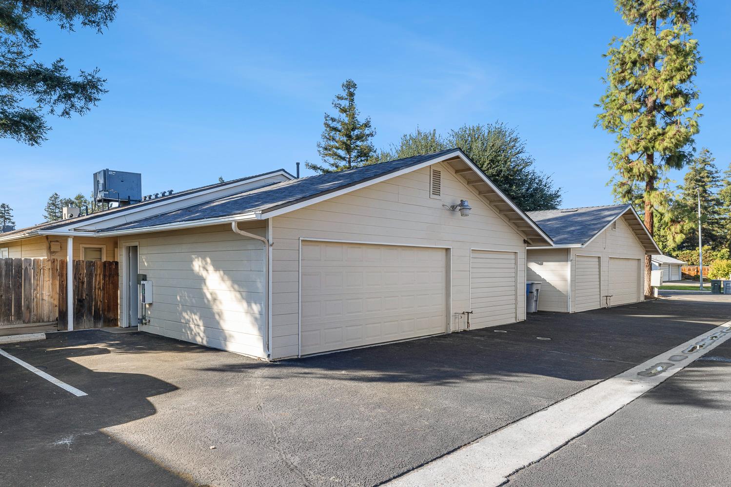 590 W Escalon Ave, Clovis, CA 93612