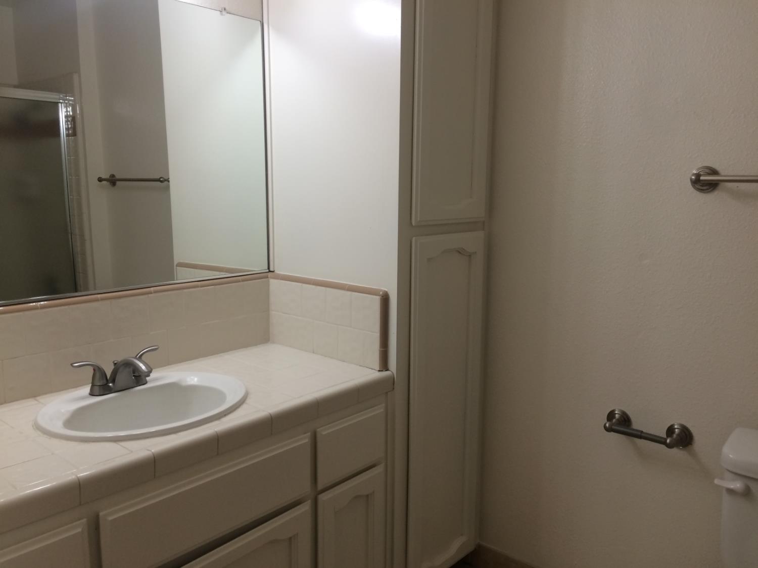 590 W Escalon Ave, Clovis, CA 93612