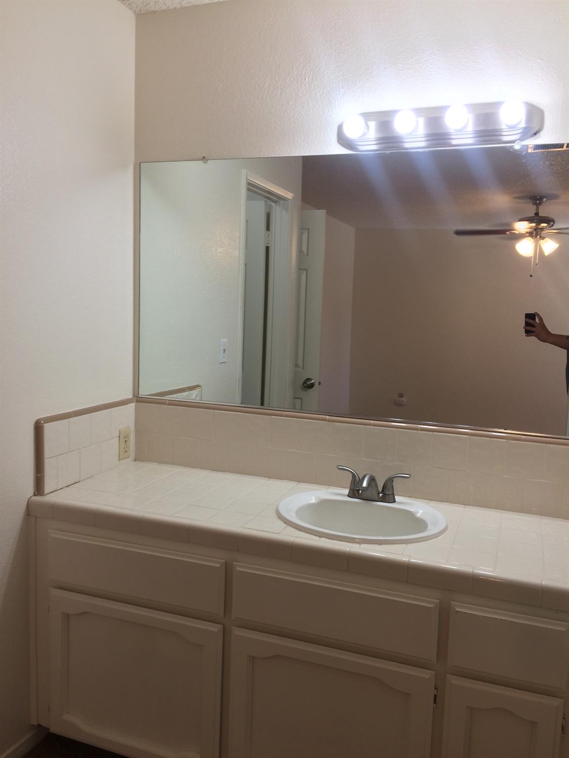 590 W Escalon Ave, Clovis, CA 93612