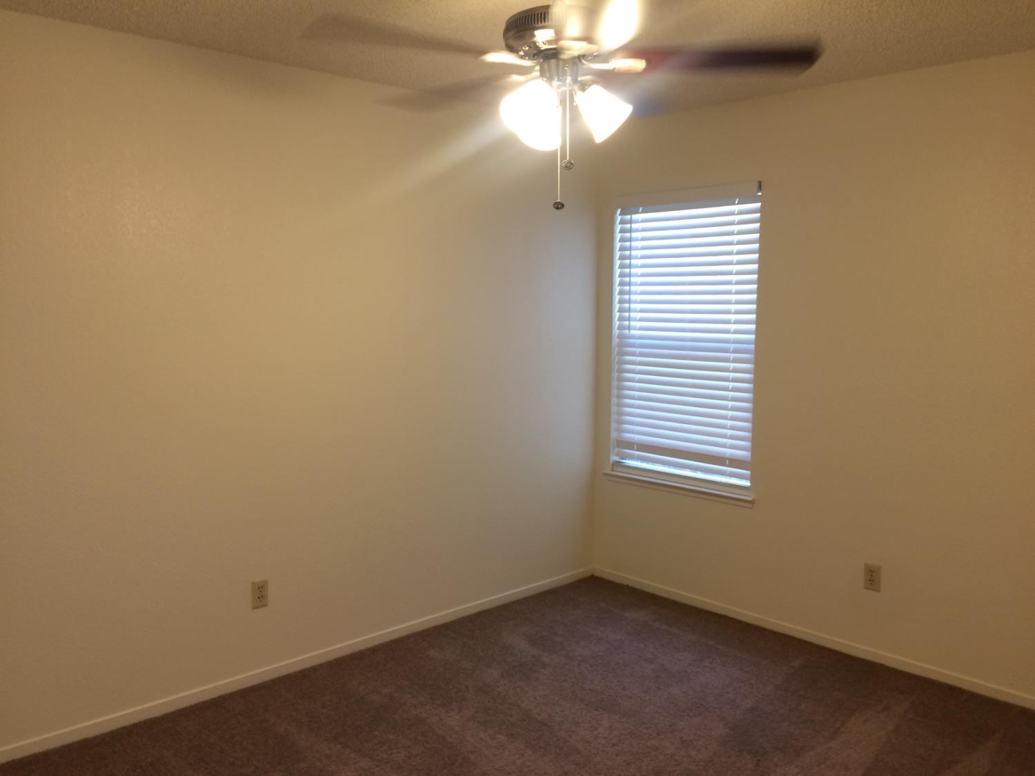 590 W Escalon Ave, Clovis, CA 93612