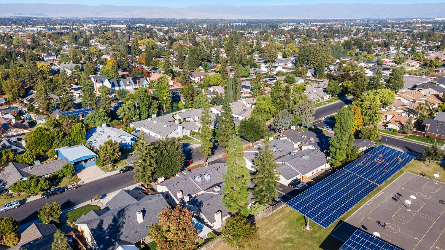 590 W Escalon Ave, Clovis, CA 93612