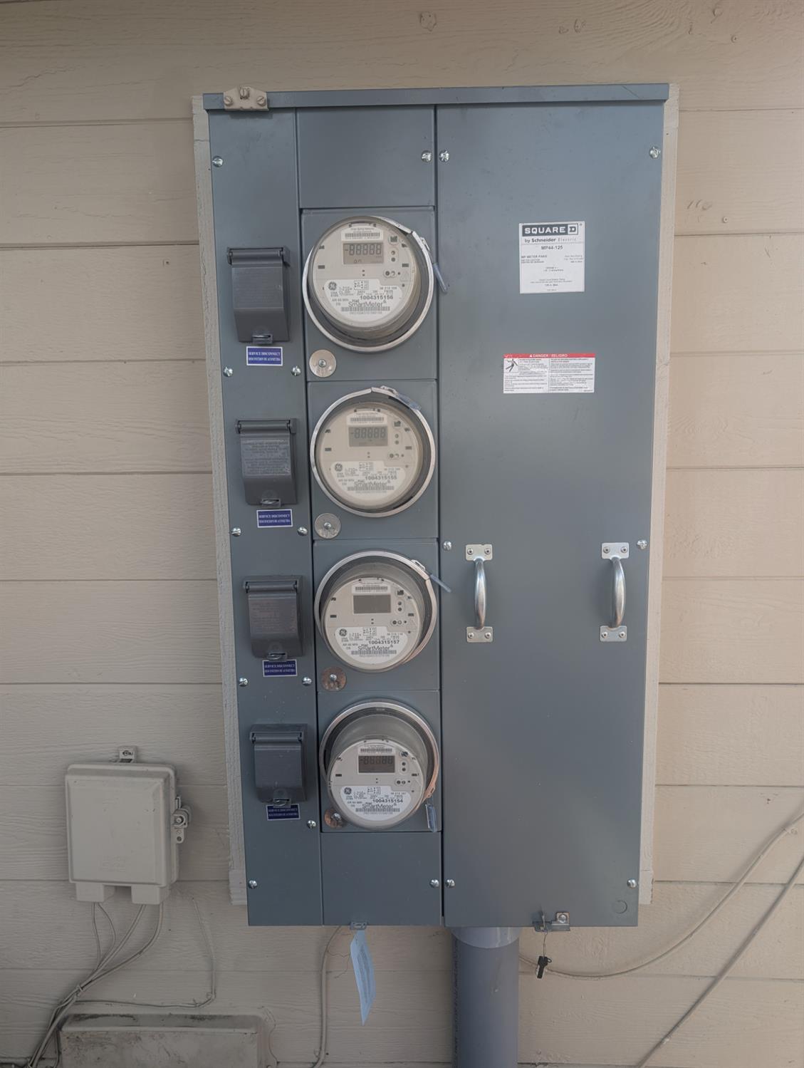 590 W Escalon Ave, Clovis, CA 93612