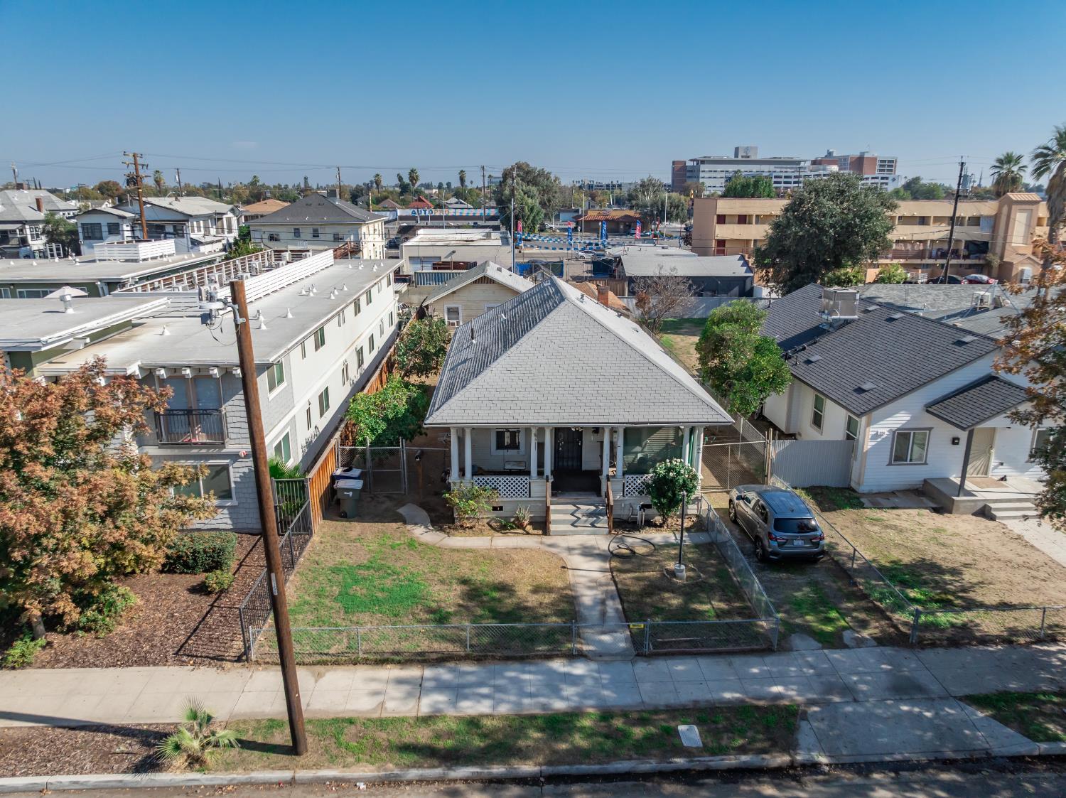 230 N Calaveras St, Fresno, CA 93701