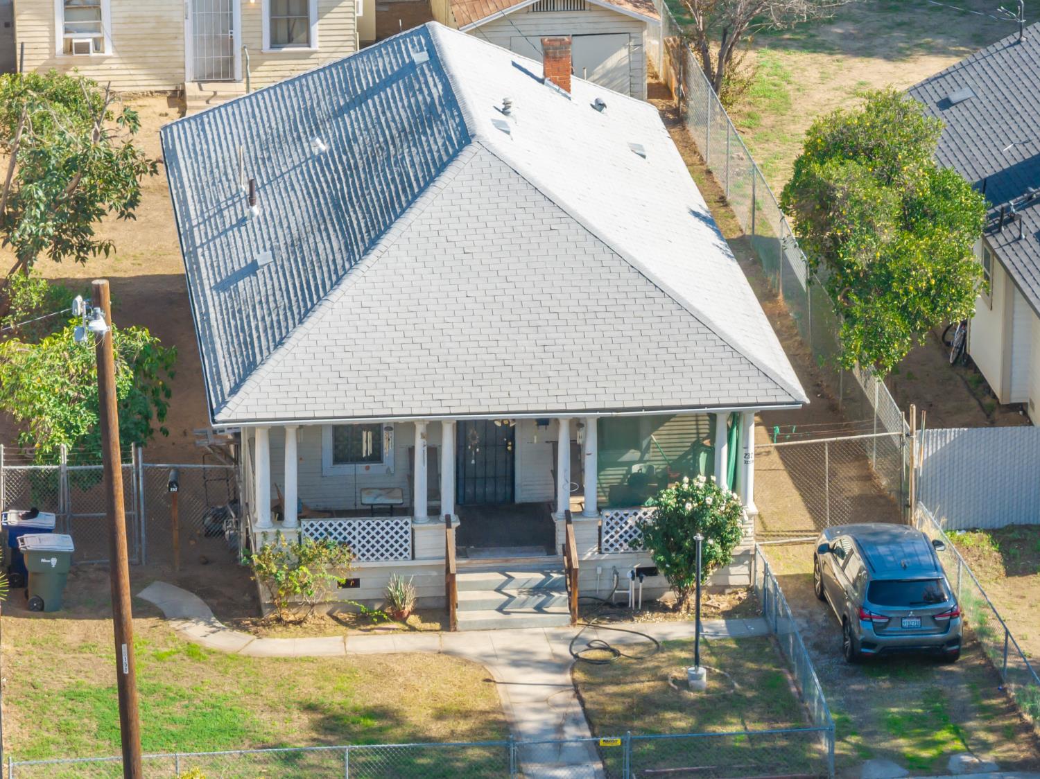 230 N Calaveras St, Fresno, CA 93701