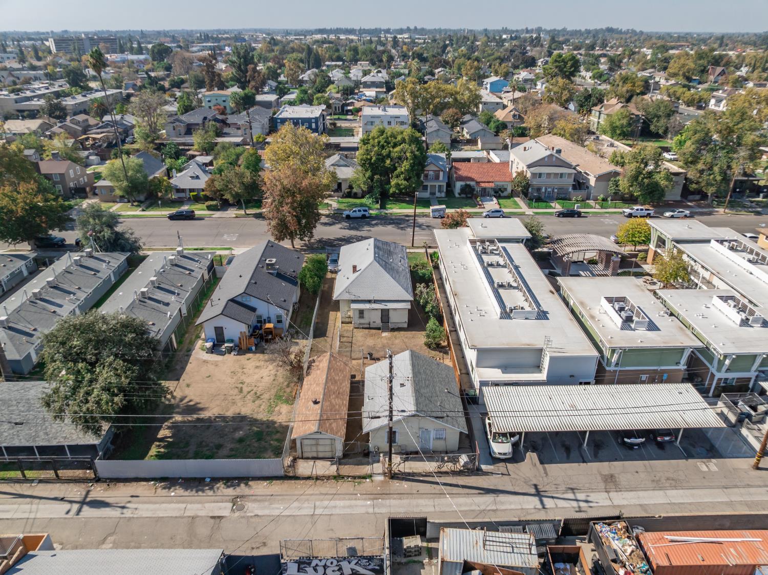 230 N Calaveras St, Fresno, CA 93701