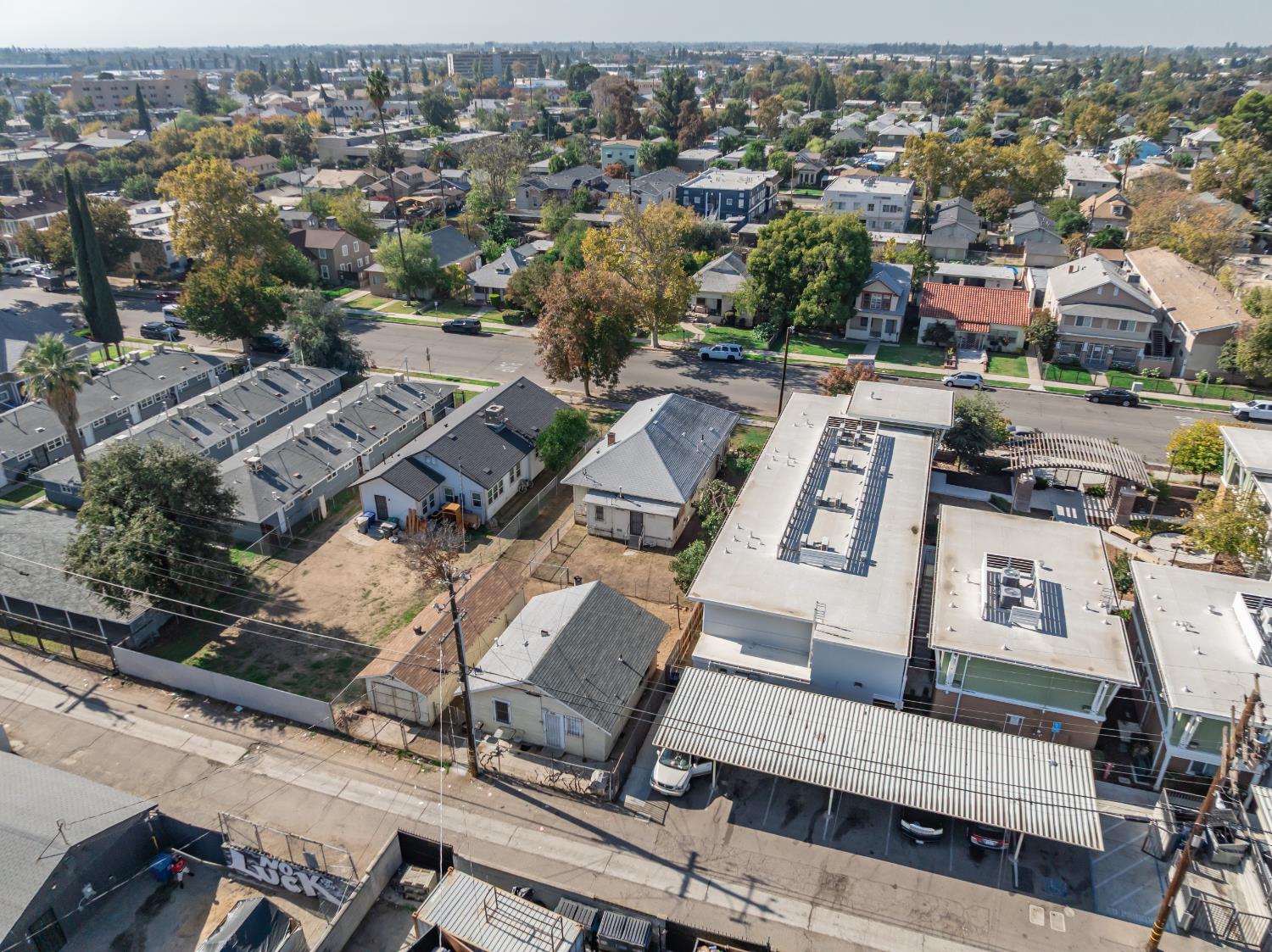 230 N Calaveras St, Fresno, CA 93701