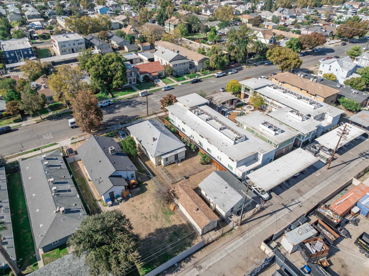 230 N Calaveras St, Fresno, CA 93701