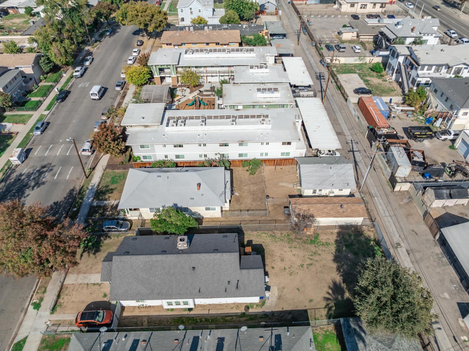 230 N Calaveras St, Fresno, CA 93701