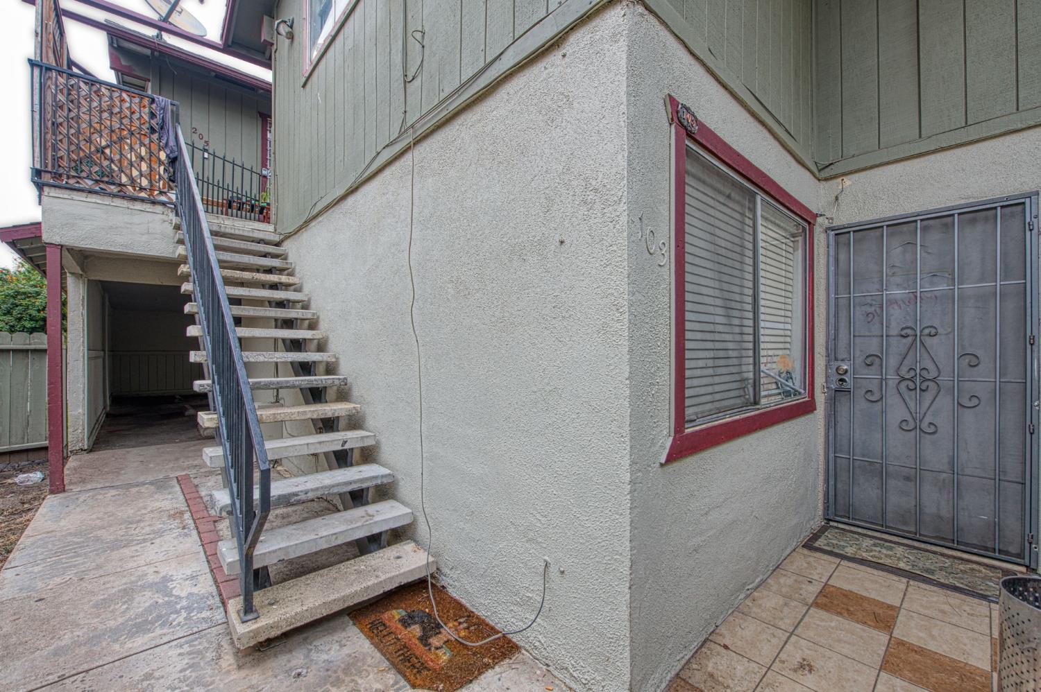 521 W Ashlan, Clovis, CA 93612