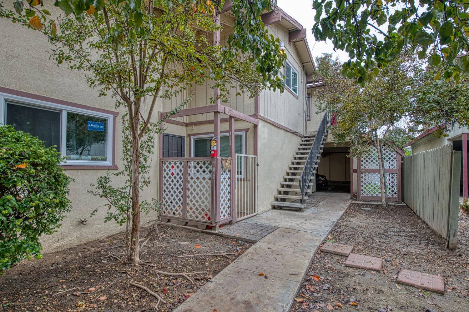 531 W Ashlan Ave, Clovis, CA 93612