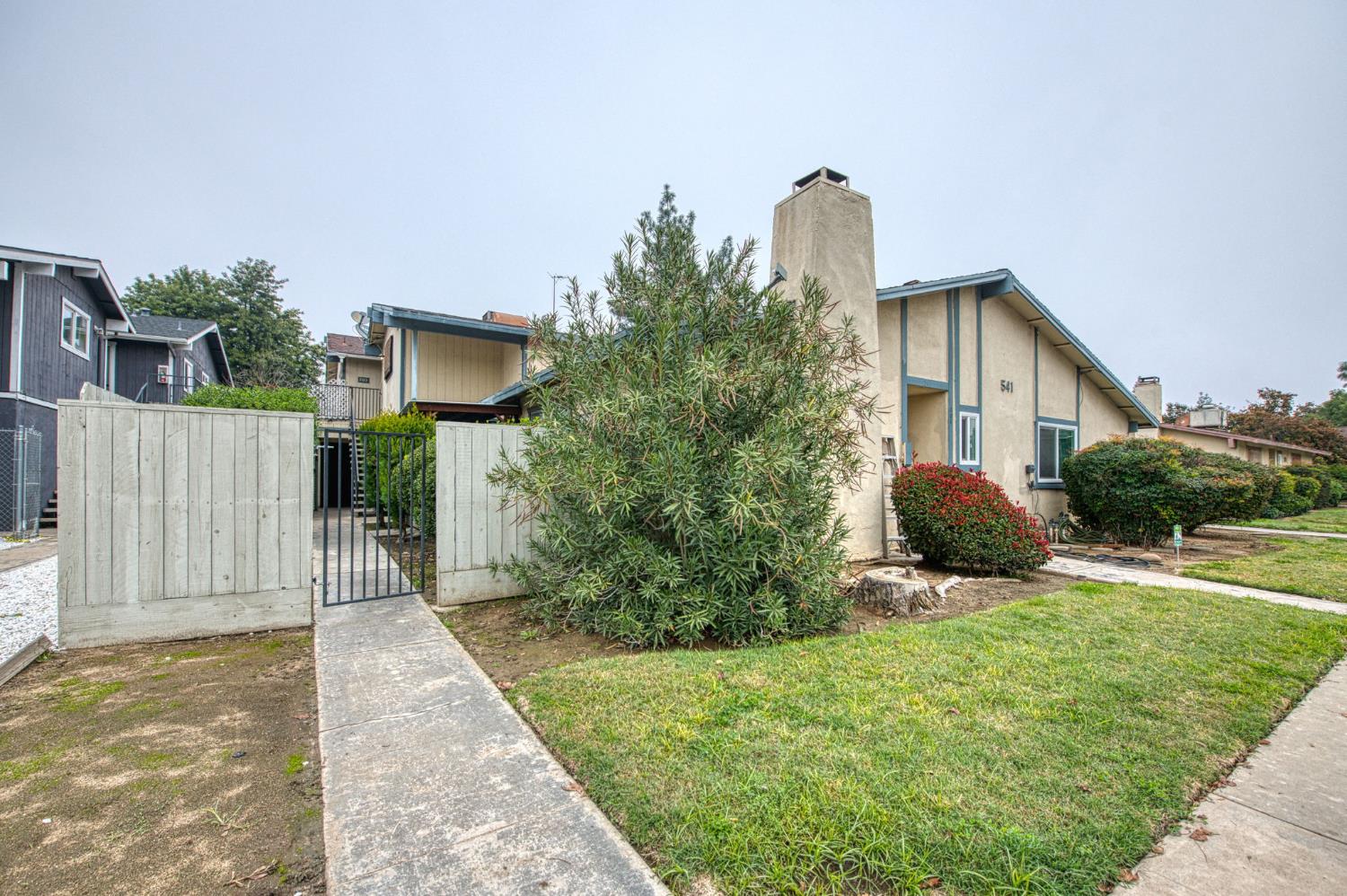 541 W Ashlan, Clovis, CA 93612