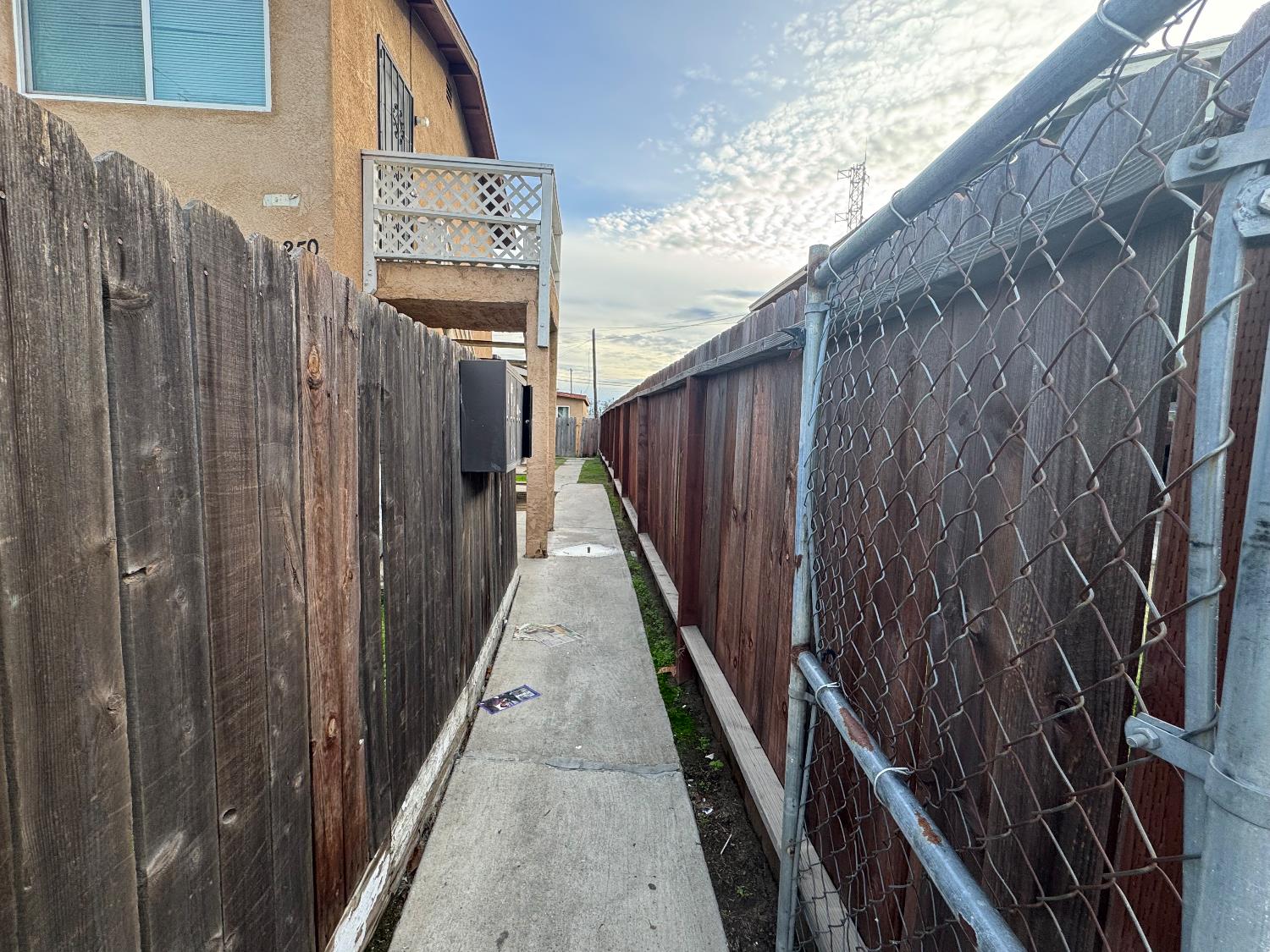 1250 E Vassar Ave, Fresno, CA 93704