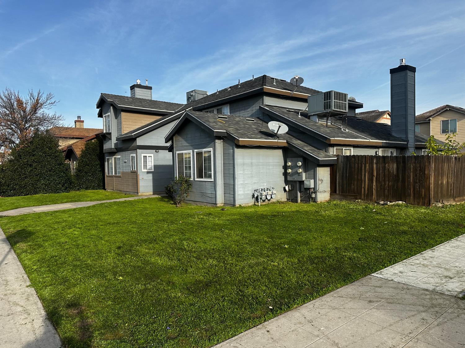 4270 W Regency Ave, Fresno, CA 93722