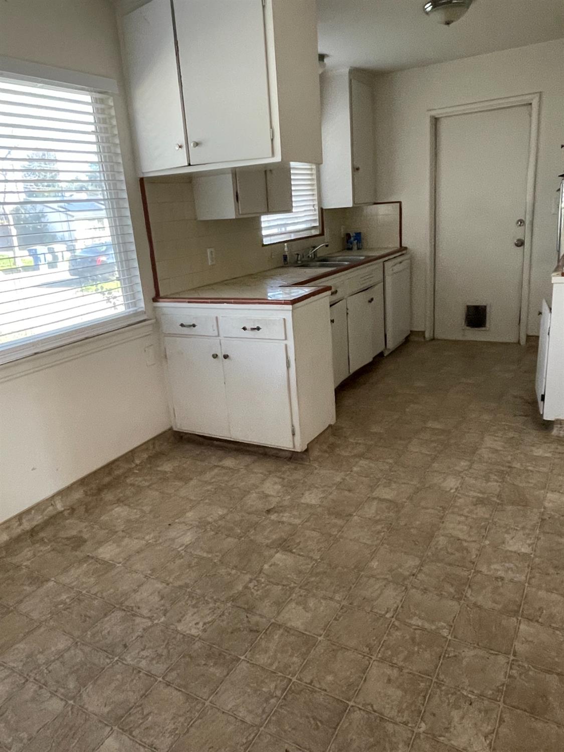 4467 N Van Dyke Ave, Fresno, CA 93705