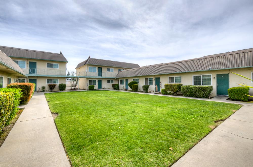 1228 Jefferson Ave, Clovis, CA 93612