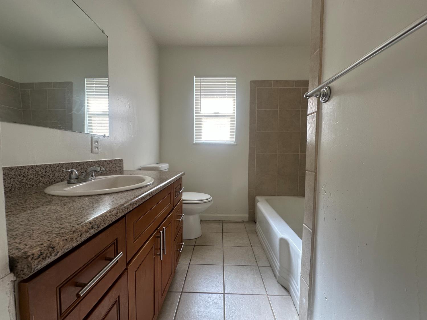 422 N Glenn Ave, Fresno, CA 93701