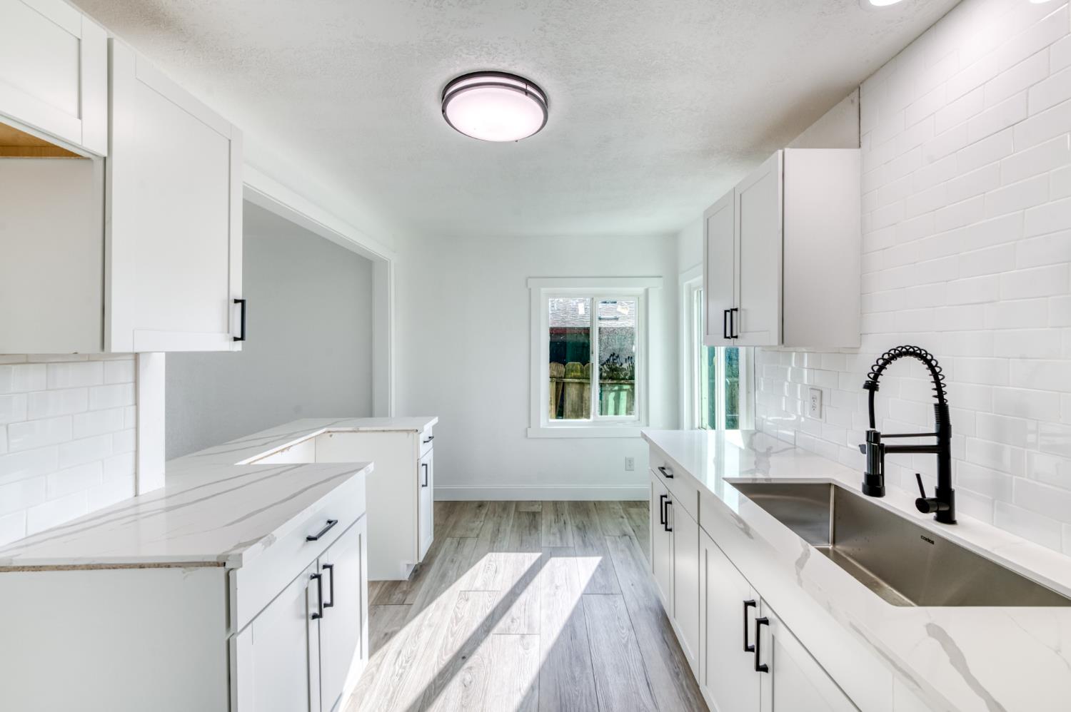 1609 1611 N 6Th St, Fresno, CA 93703