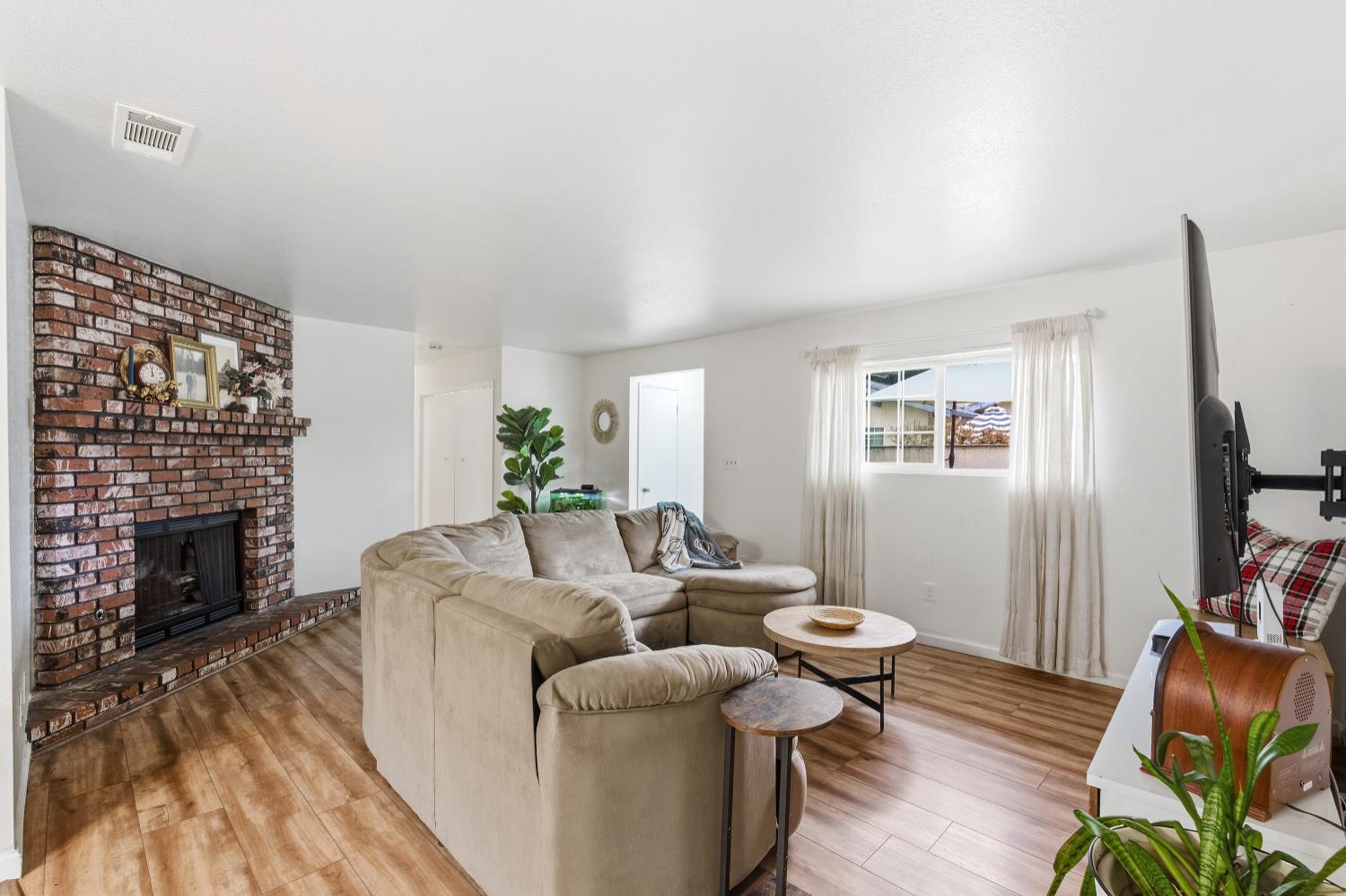 10 W 9Th St, Clovis, CA 93612