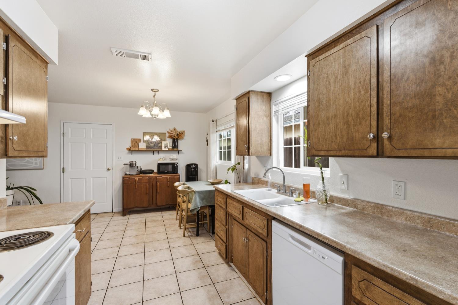 10 W 9Th St, Clovis, CA 93612