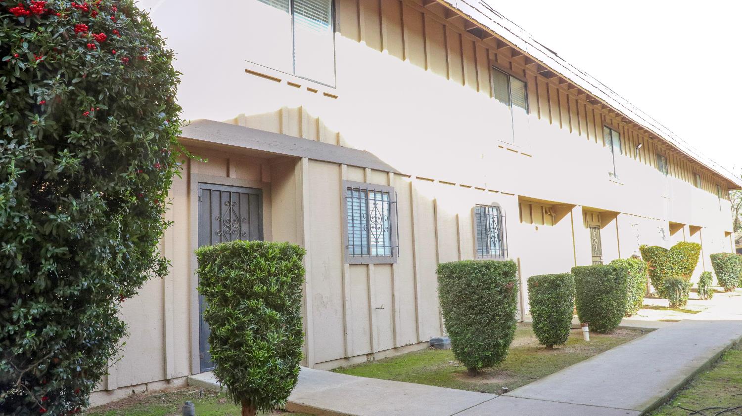 1221 N Peach Ave #142, Fresno, CA 93727