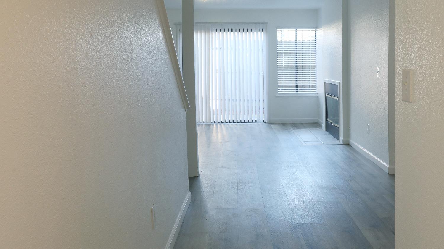 1221 N Peach Ave #142, Fresno, CA 93727