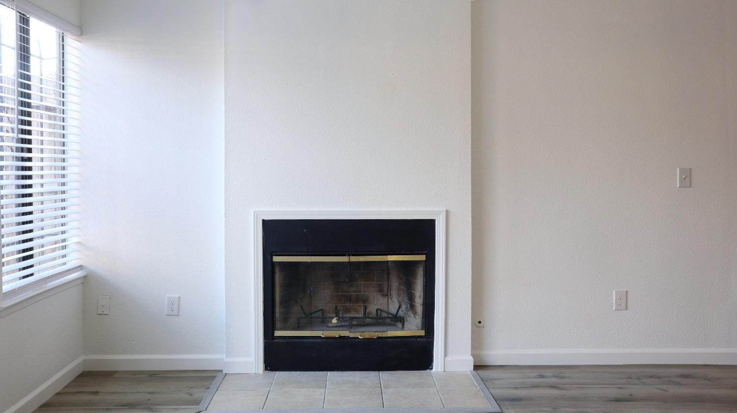 1221 N Peach Ave #142, Fresno, CA 93727