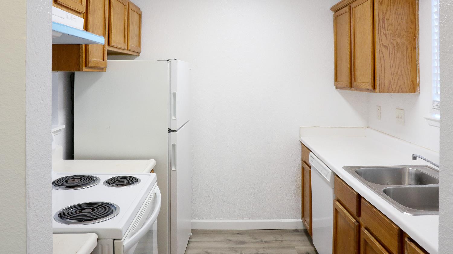 1221 N Peach Ave #142, Fresno, CA 93727