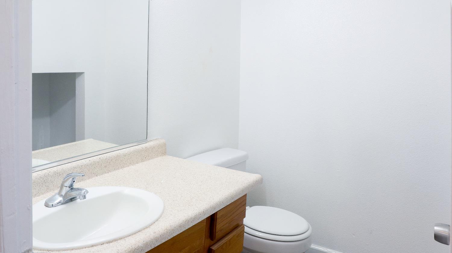 1221 N Peach Ave #142, Fresno, CA 93727