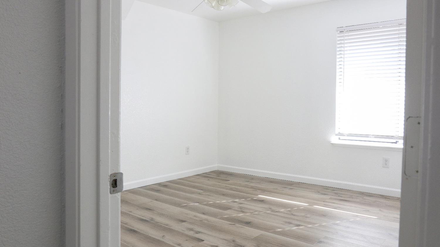 1221 N Peach Ave #142, Fresno, CA 93727