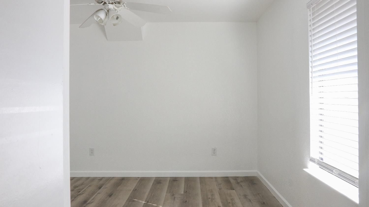 1221 N Peach Ave #142, Fresno, CA 93727