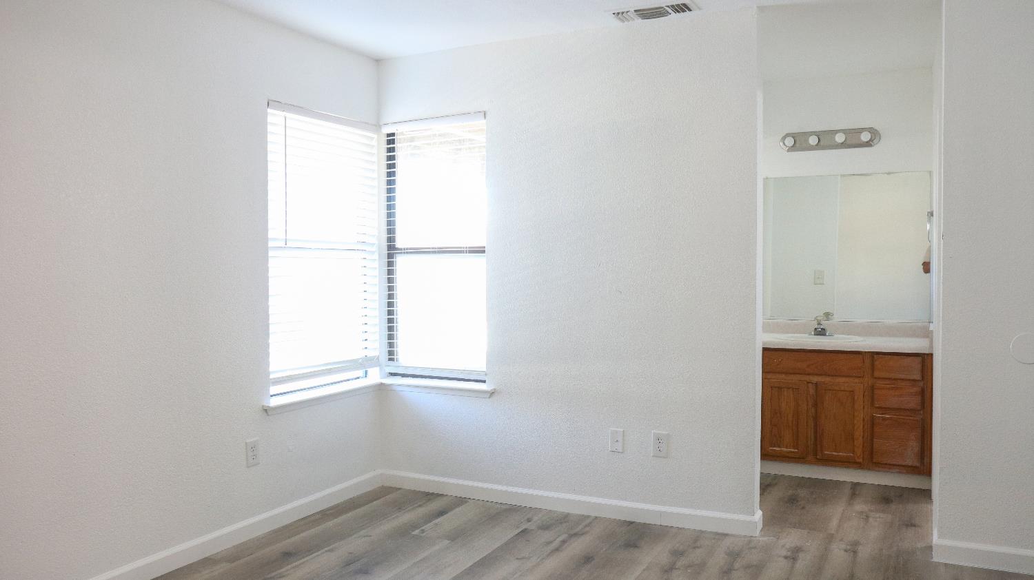 1221 N Peach Ave #142, Fresno, CA 93727