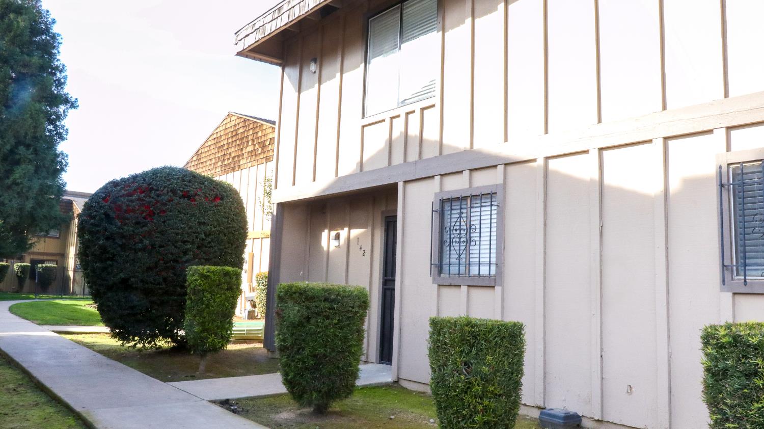 1221 N Peach Ave #142, Fresno, CA 93727